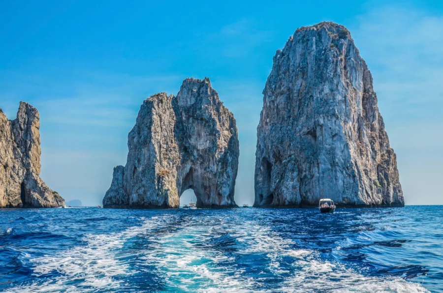 boat tours in Capri